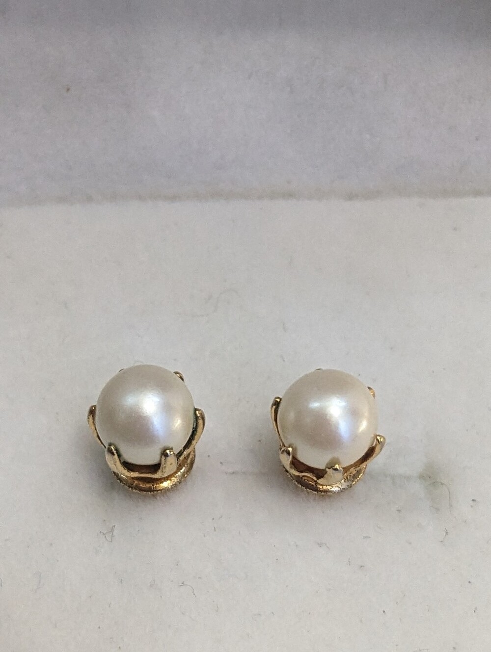 Monet Faux Pearl Gold Tone Crown Set Stud Earrings Vintage 1980s Classic Style